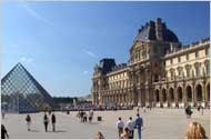 Click here to see this elegant two-bedroom apartment near the Louvre